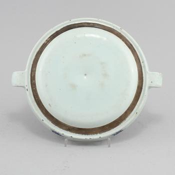 VÄRMEFAT, porslin, Kina, 1800-tal.