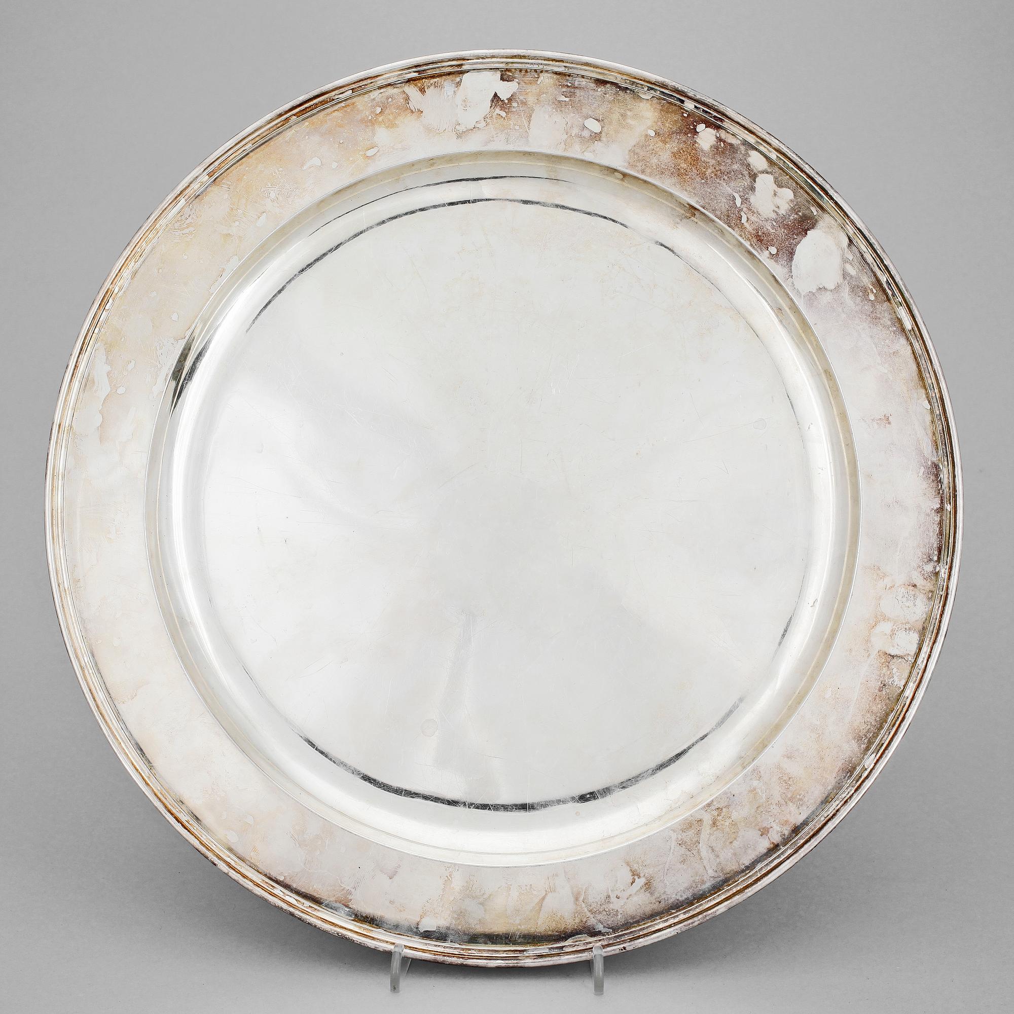 BRICKA, silver, Ivan Vonif Yestigneev, St Petersburg, Ryssland, 1881. Vikt ca1100g.