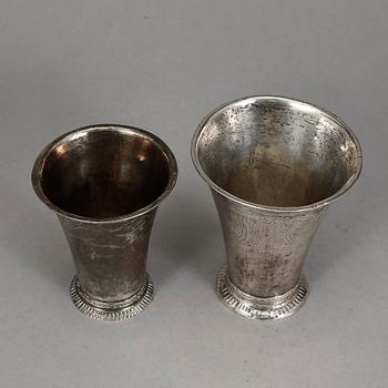 BÄGARE, 2 st, Carl Lemon d ä, sannolikt 1728 resp. Mathias Forswall, 1777, Uppsala. Vikt ca 106 gram.