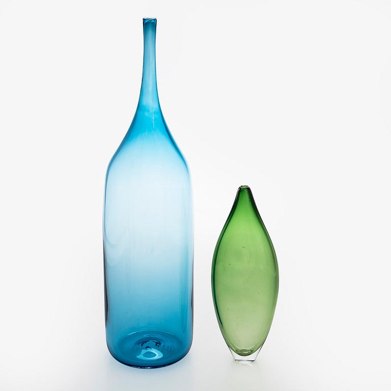 Ristomatti Ratia, flaska och vas, glass, signerade Design Forum Helsinki 1999 RM Ratia.