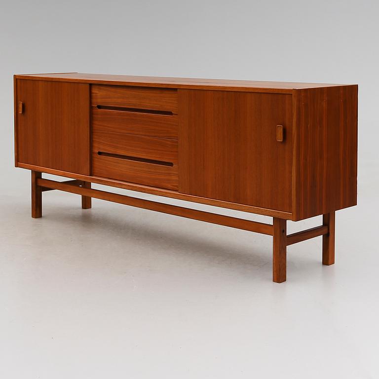 SIDEBOARD, "Arild", Nils Johnsson, Troeds, Bjärnum, 1900-talets andra hälft.
