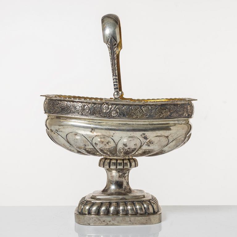 Confectionery bowl and cream jug, low-grade silver, Empire, 19th Century.