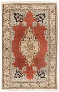 A carpet, Tabriz, ca 300 x 194 cm.