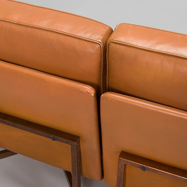 Ilmari Tapiovaara, sohva / nojatuoleja 3 kpl, valmistaja Lukkiseppo, 1900-luvun puoliväli.