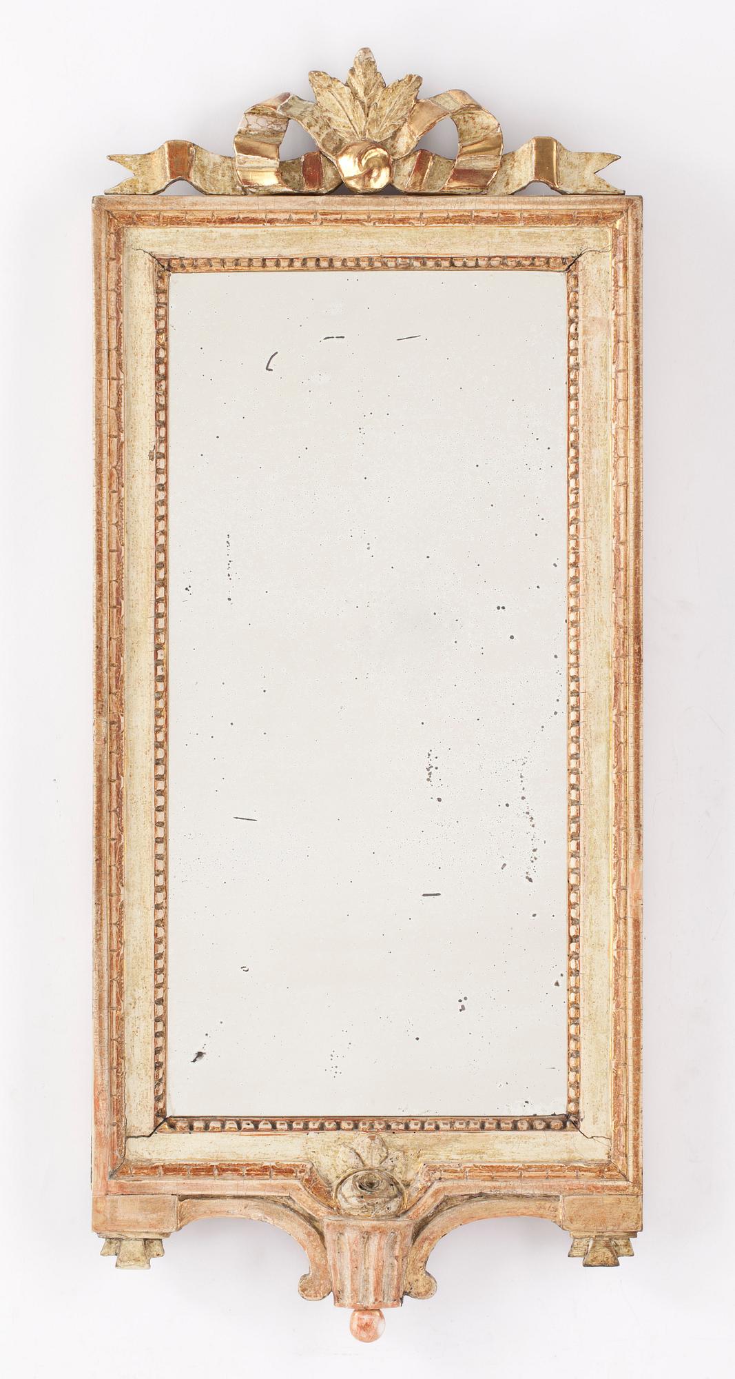 SPEGEL, gustaviansk, med otydlig hallstämpel, möjligen Johan Åkerblad. 1700-talets senare del.