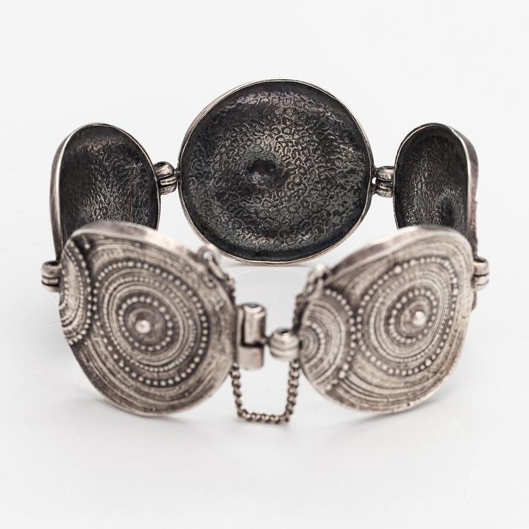 Jorma Laine, A silver bracelet "Chic". Turun Hopea, Turku 1973.