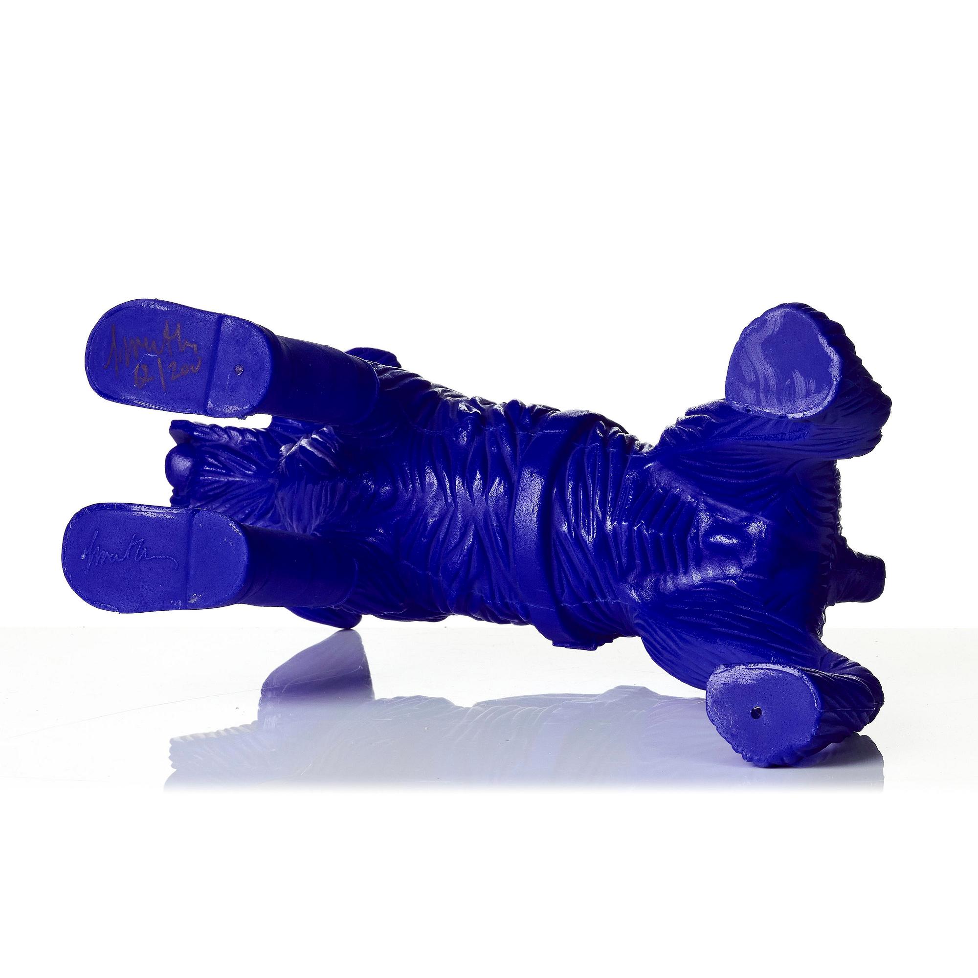William Sweetlove, "Cloned Schnauzer with water bottle". (Blue).