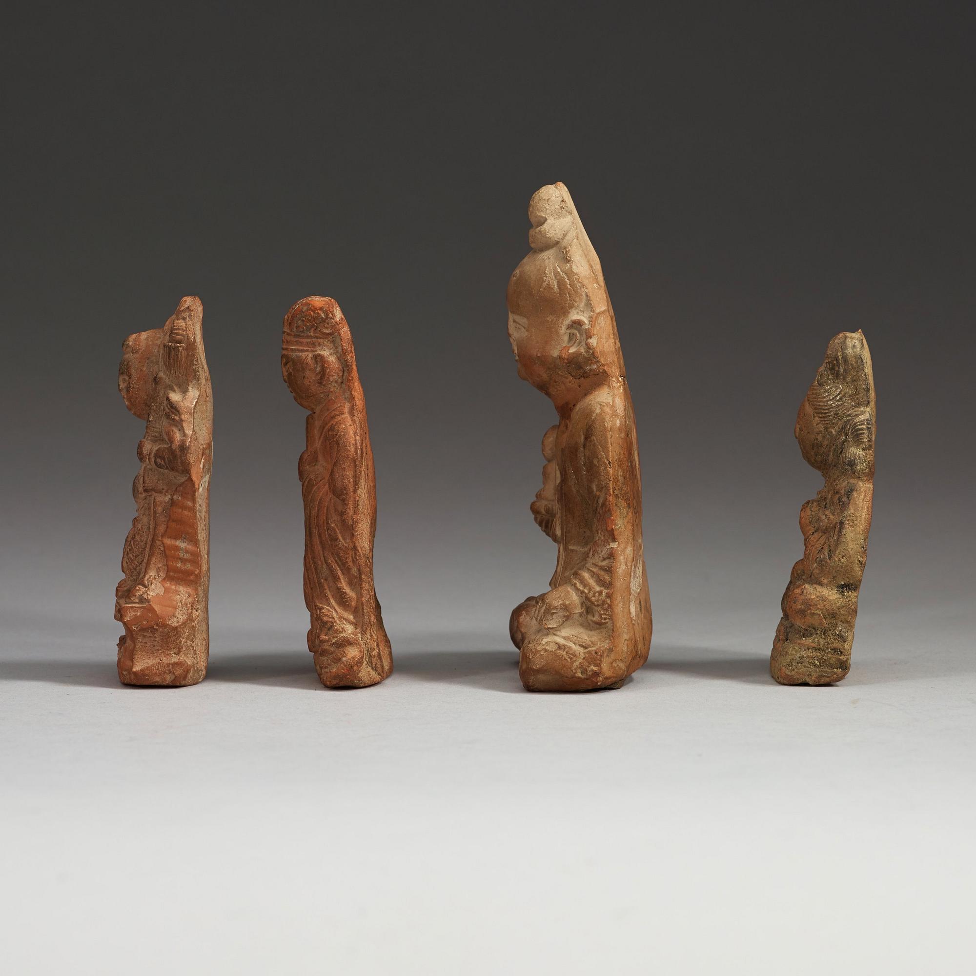 PARTI FIGURINER, fyra stycken, lergods. Song dynastin (960-1279).