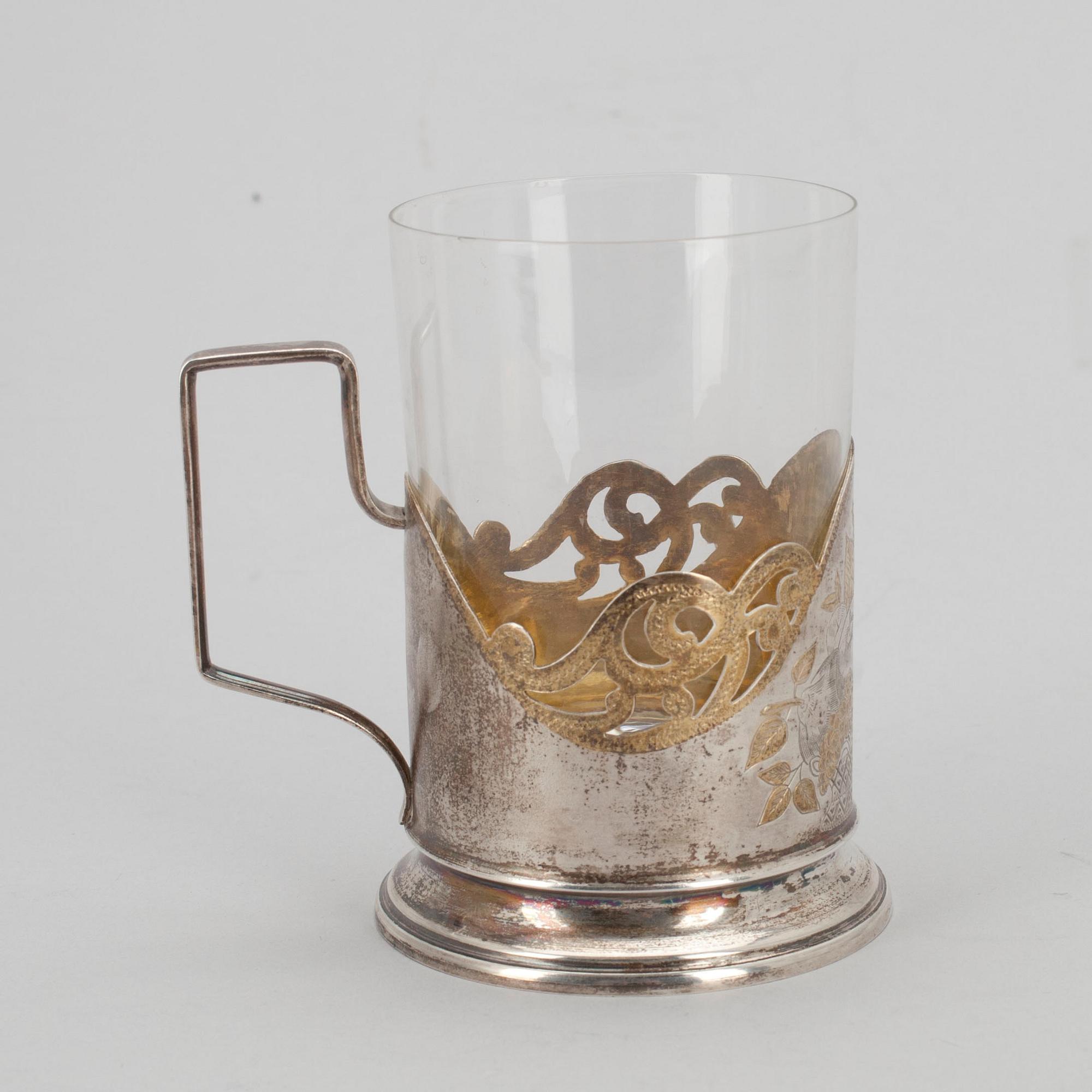 TEGLASHÅLLARE med GLAS, silver, Moskva, Sovjetunioinen. Silvervikt 111 g.