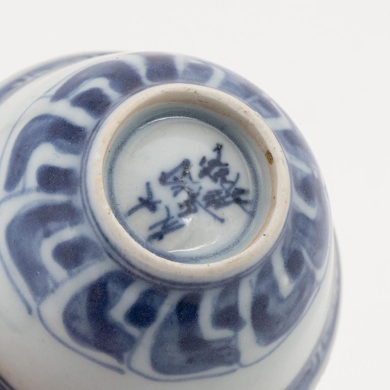 A blue and white cup, Ming dynasty (1368-1644).