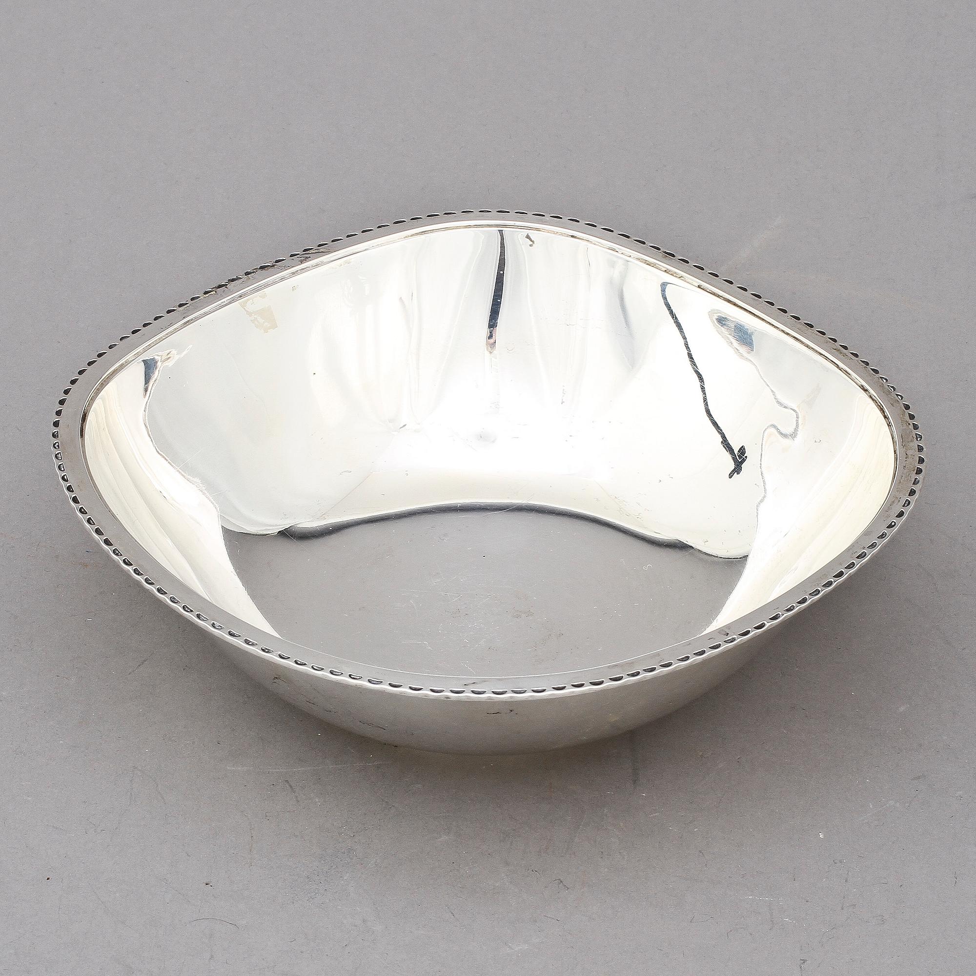 SKÅL, silver, W A BOLIN, Stockholm, 1950. Tot. v. 380 g.