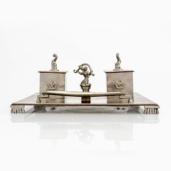 A 1920/30s pewter desk stand and seal.