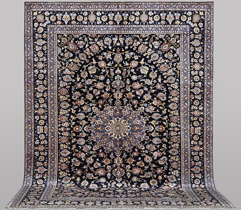 A carpet, Kashan, ca 420 x 296 cm.