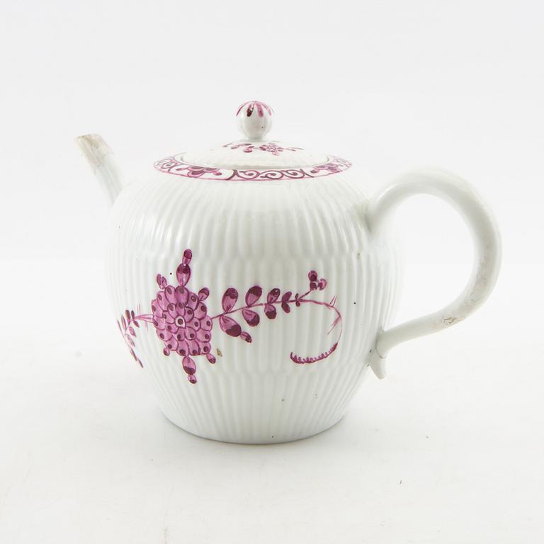 Teapot Meissen porcelain 18th century.