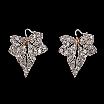 968. A pair of diamond brooch pins, early 20th century.