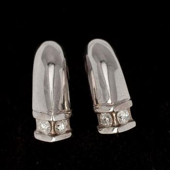 ÖRHÄNGEN, ett par, guld 14K, diamanter tot ca 0,1 ct, sent 1900-tal. Totalvikt ca 3 g.