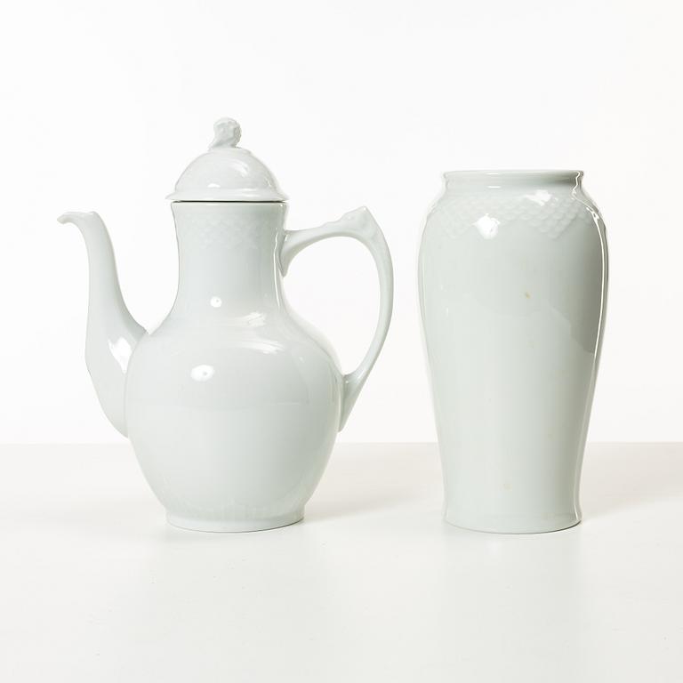 Bing & Grøndahl, mat- och kaffeservis, porslin, 69 delar, "Elegance", Danmark.