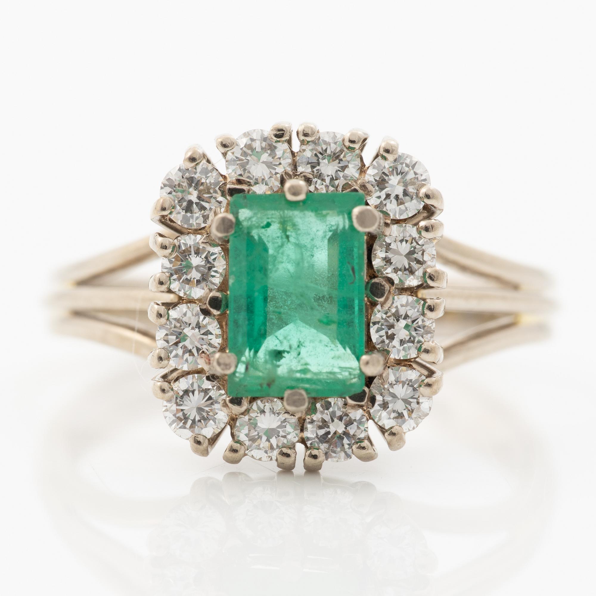 Ring, 18K white gold with an emerald and brilliant-cut diamonds.