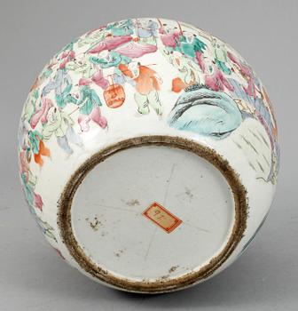 BOJAN MED LOCK, porslin, Kina 1800-tal.