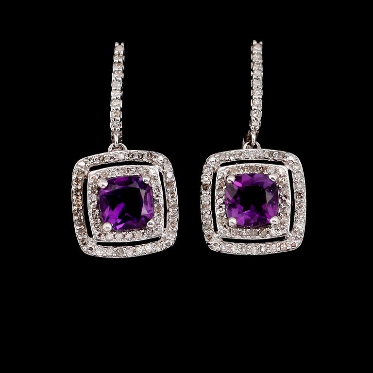 ÖRHÄNGEN, 1 par, 14 k vitguld, briljantslipade diamanter tot 0.34 ct, ametister.