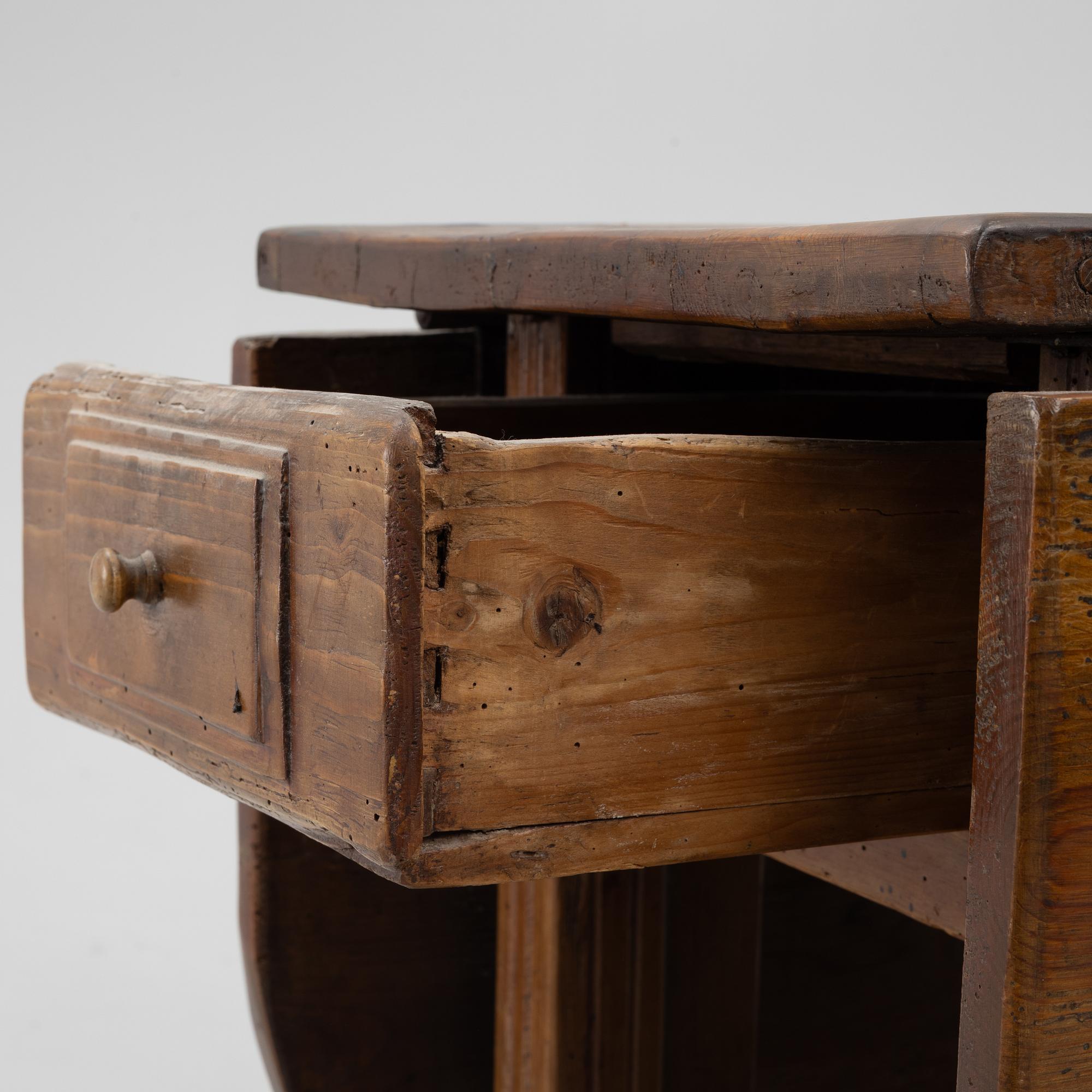 Drop-leaf table, 19th century.