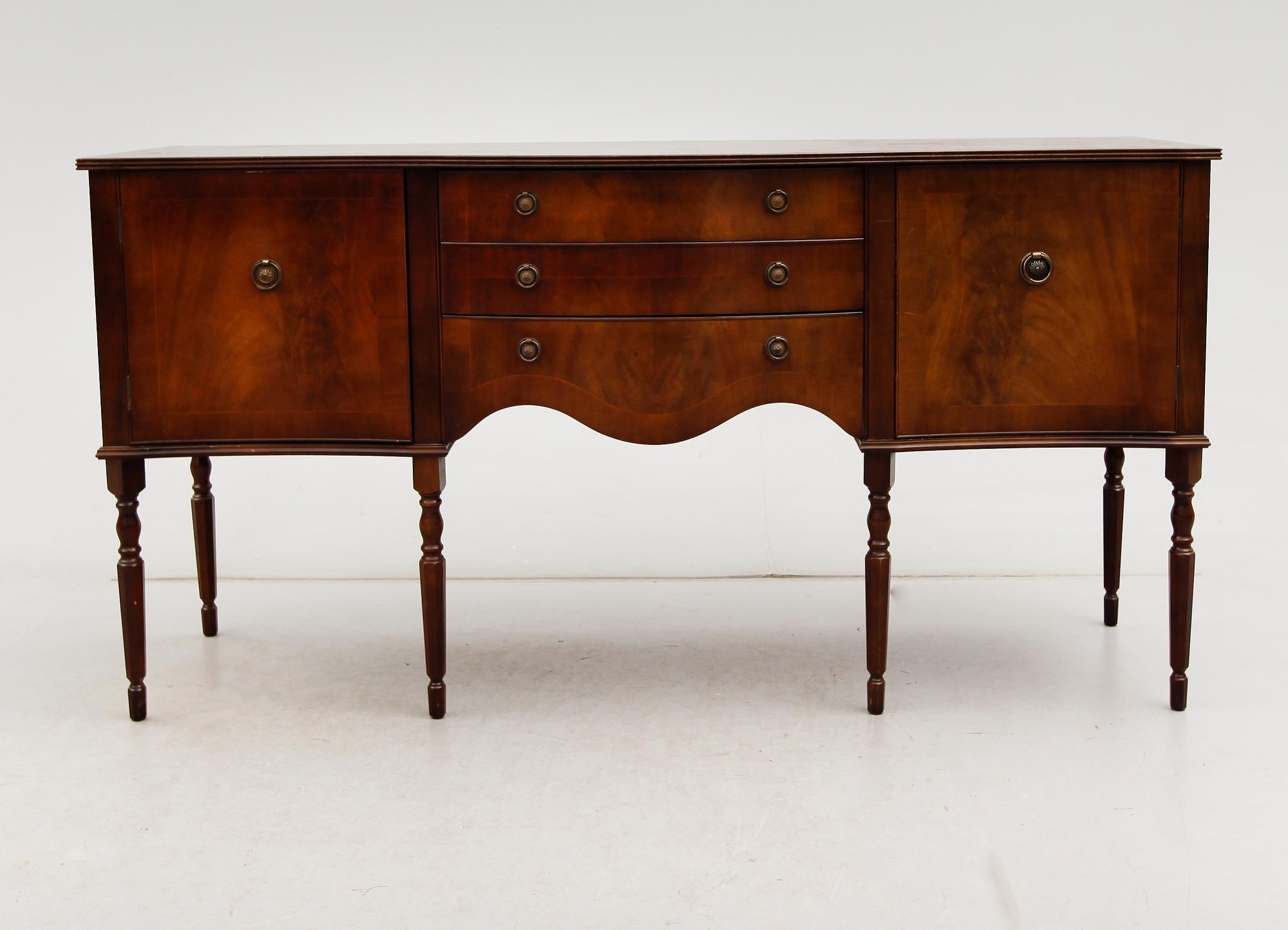 SIDEBOARD, England, 1900-talets andra hälft.
