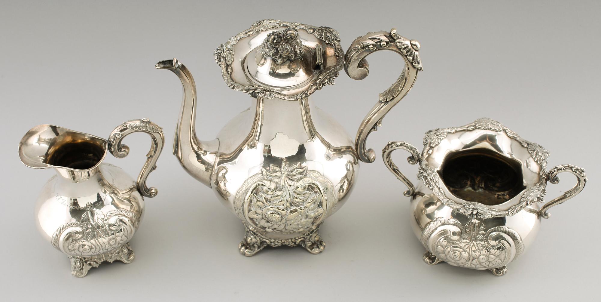 SOCKERSKÅL och GRÄDDKANNA, silver samt KAFFEKANNA, nysilver, GAB, 1910/11. Vikt utan kaffekanna ca 700 gram.