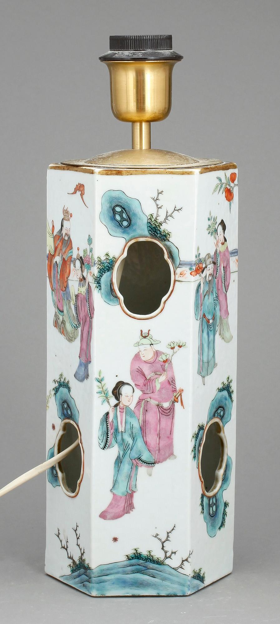 BORDSLAMPA, porslin, Kina, sent 1800-tal.