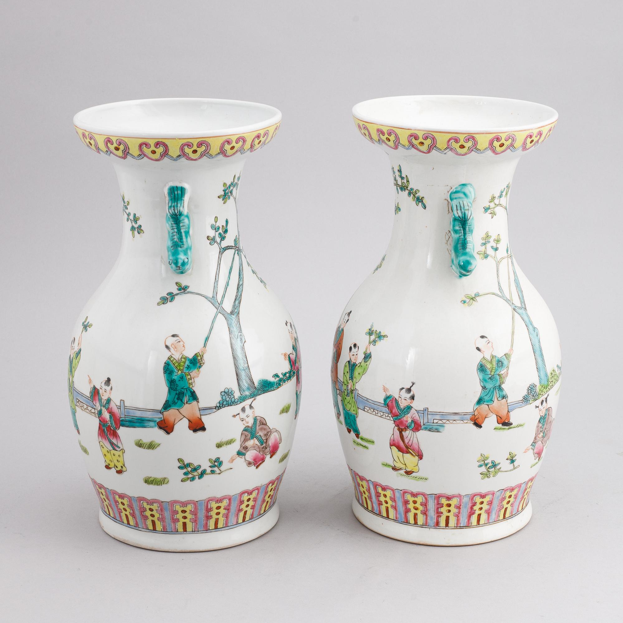 A pair of Chinese porcelain vases, 20th century.