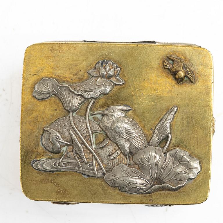 A small Japanese gilt copper box with cover and a porcelain dish, 19th century.
