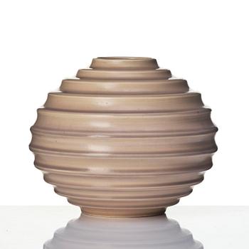 Ewald Dahlskog, a spherical faience vase, model D9/1, Bo Fajans, Gävle, 1930-43.