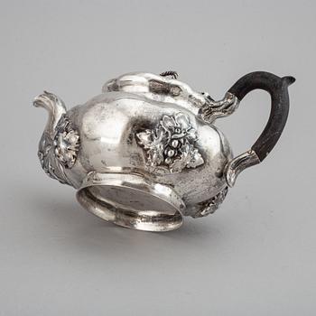 A Russian 19th century parcel-gilt silver tea-pot, mark of Carl Siewers, St. Petersburg 1860.