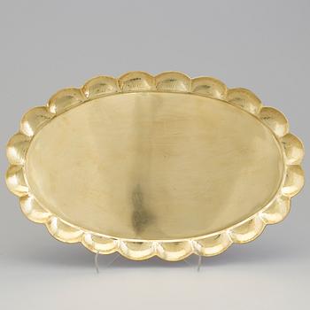 A set of three brass trays by Arvid Johansson, Arvika Konstsmide.