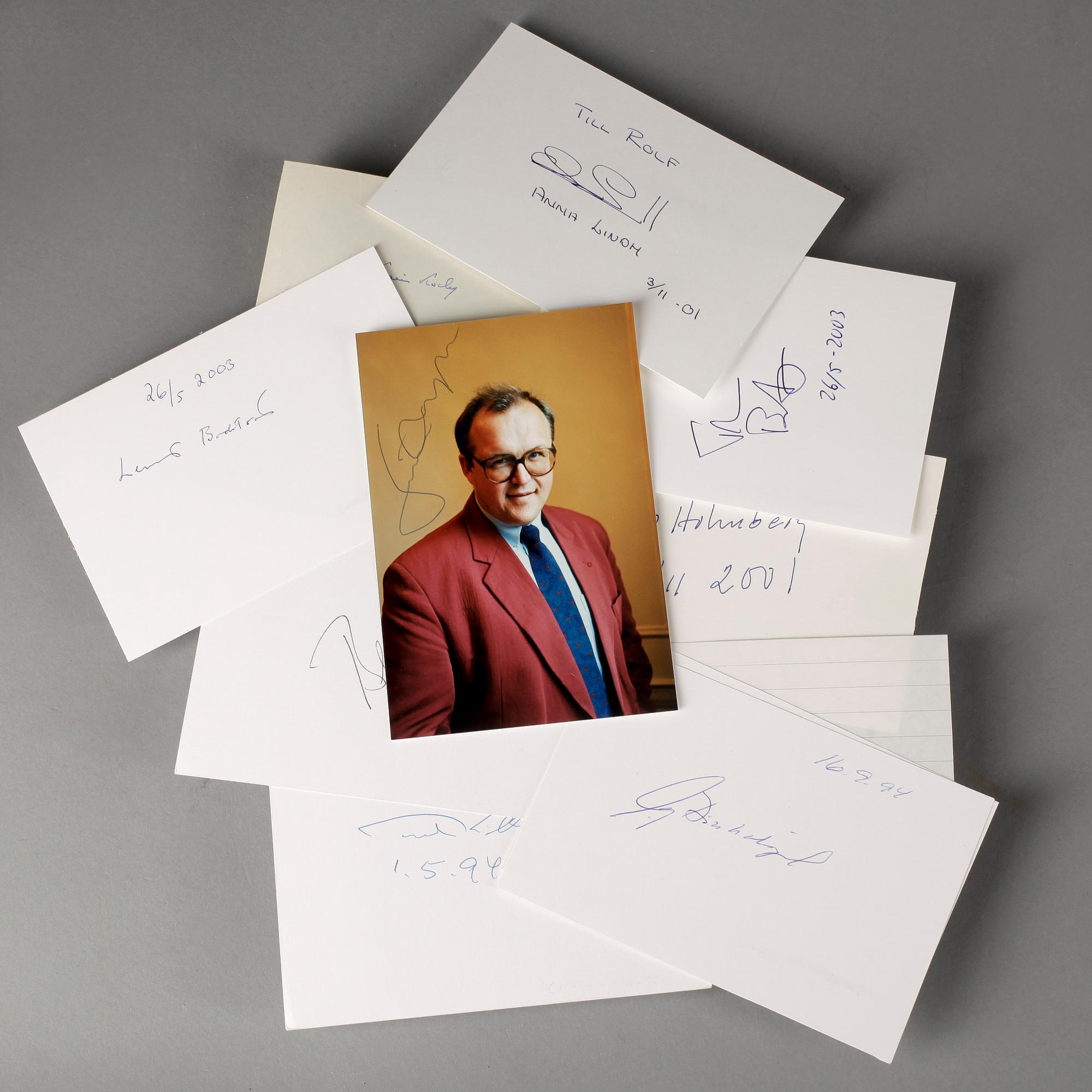 AUTOGRAFER POLITIKER, 12 st, bla Anna Lindh och Bo Holmberg på korrespondenskort dat 2001.