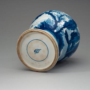 A blue and white urn, Qing dynasty, Kangxi (1662-1722).