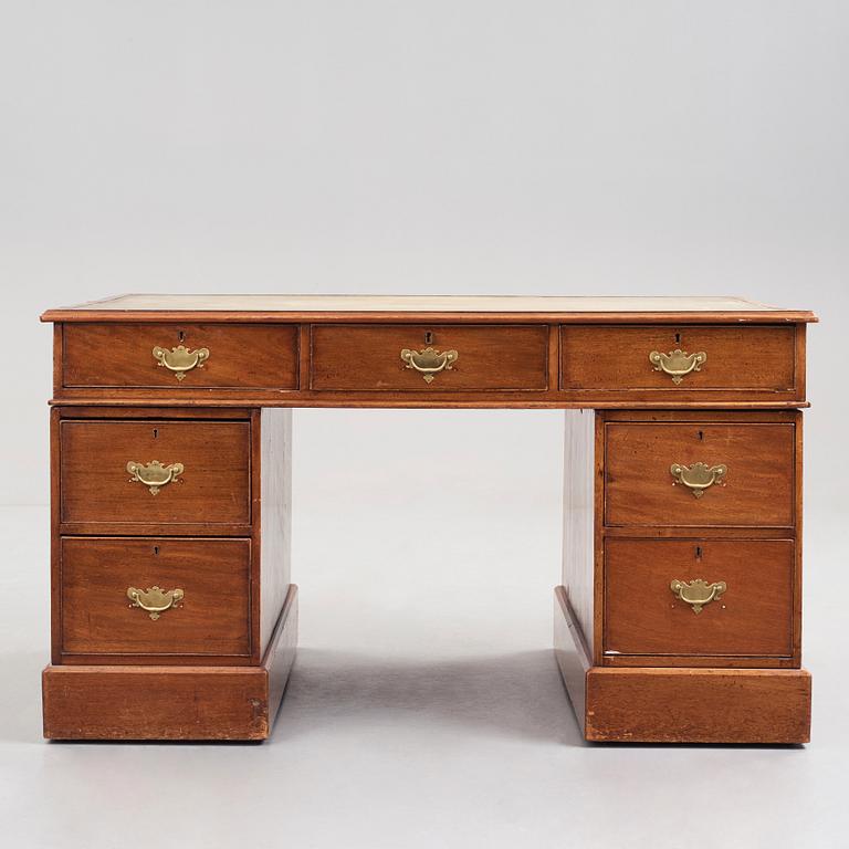 Skrivbord, s.k. Partners desk, 14 lådor, England 1700-tal.
