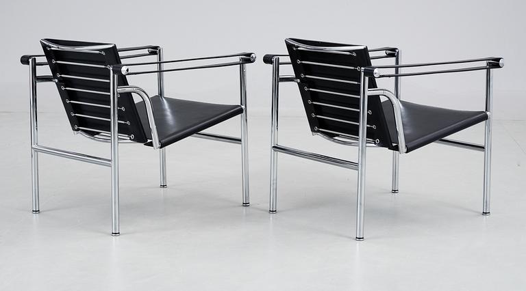 LE CORBUSIER, karmstolar, ett par, "LC 1", Cassina, Italien.