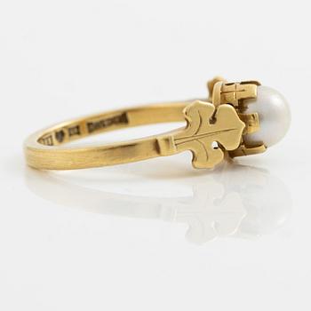 Wiwen Nilsson, a ring 18K gold with a pearl and two motifs of the french lily, Lund 1951.