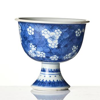 Stemcup, porslin. Qingdynastin, Kangxi (1662-1722).