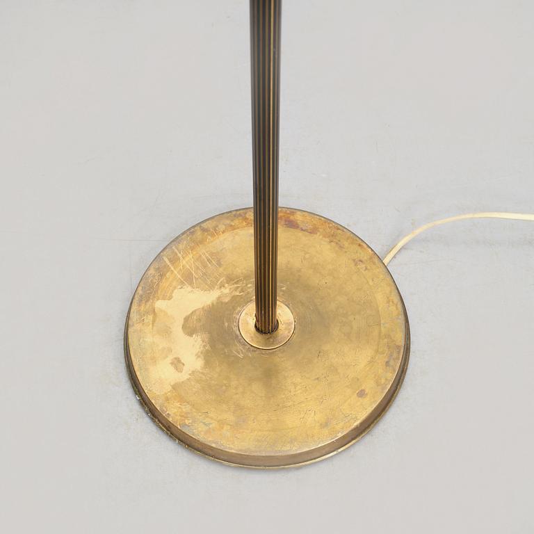 GOLVLAMPA, omkring 1900-talets mitt.