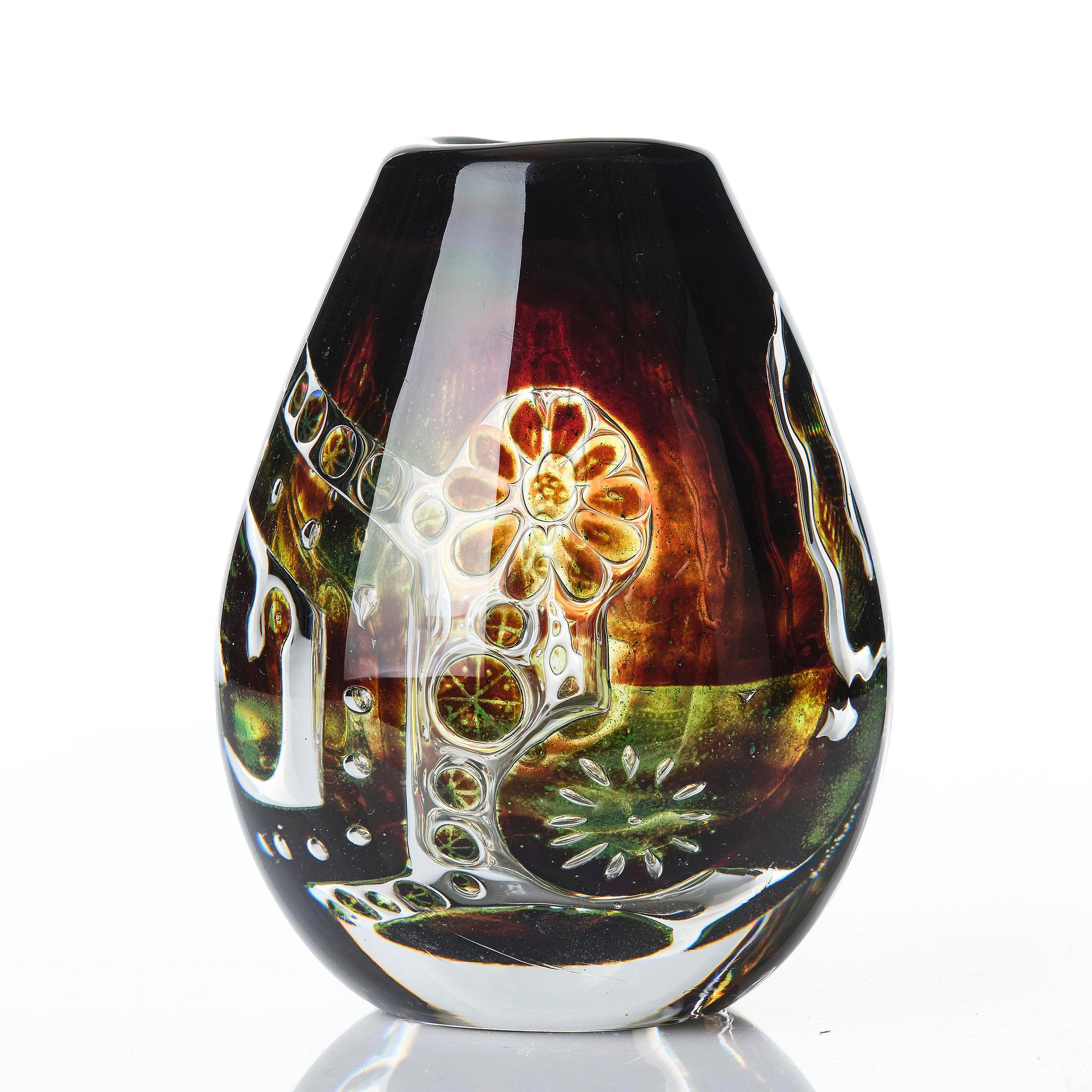 Edvin Öhrström, an Ariel glass vase "The Girl and the Dove", Orrefors 1957, no. 449F.