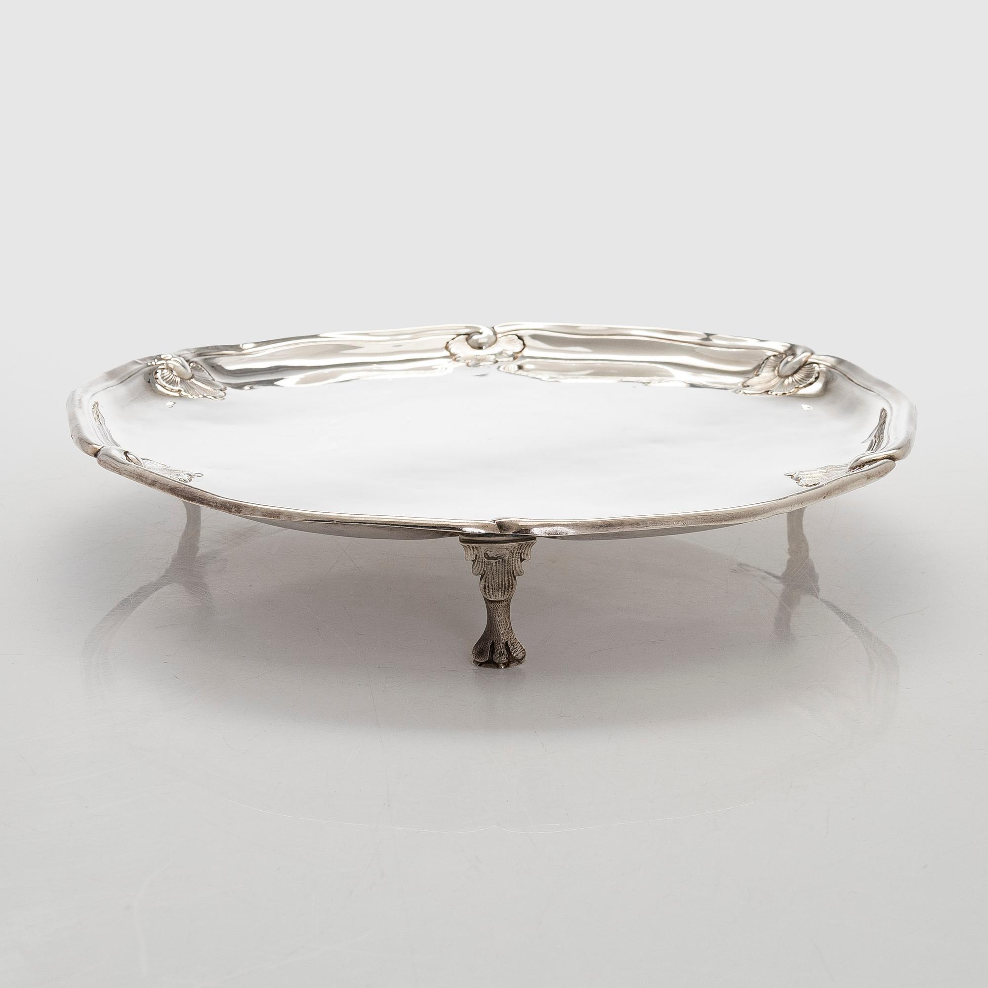 Serving dish, silver, 18th century, indistinct mark.