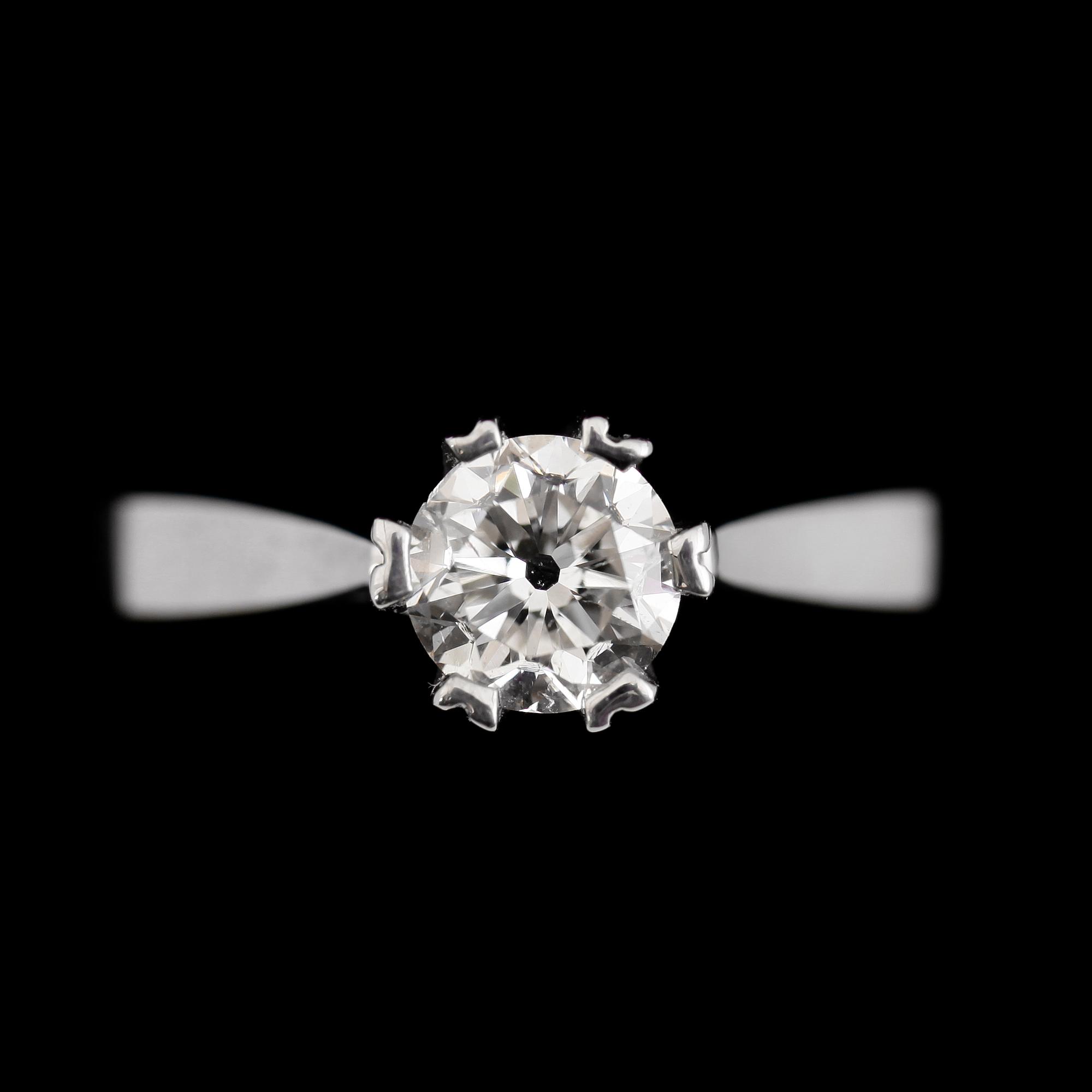 RING, 18 k vitguld, solitär briljantslipad diamant 1.02 ct.