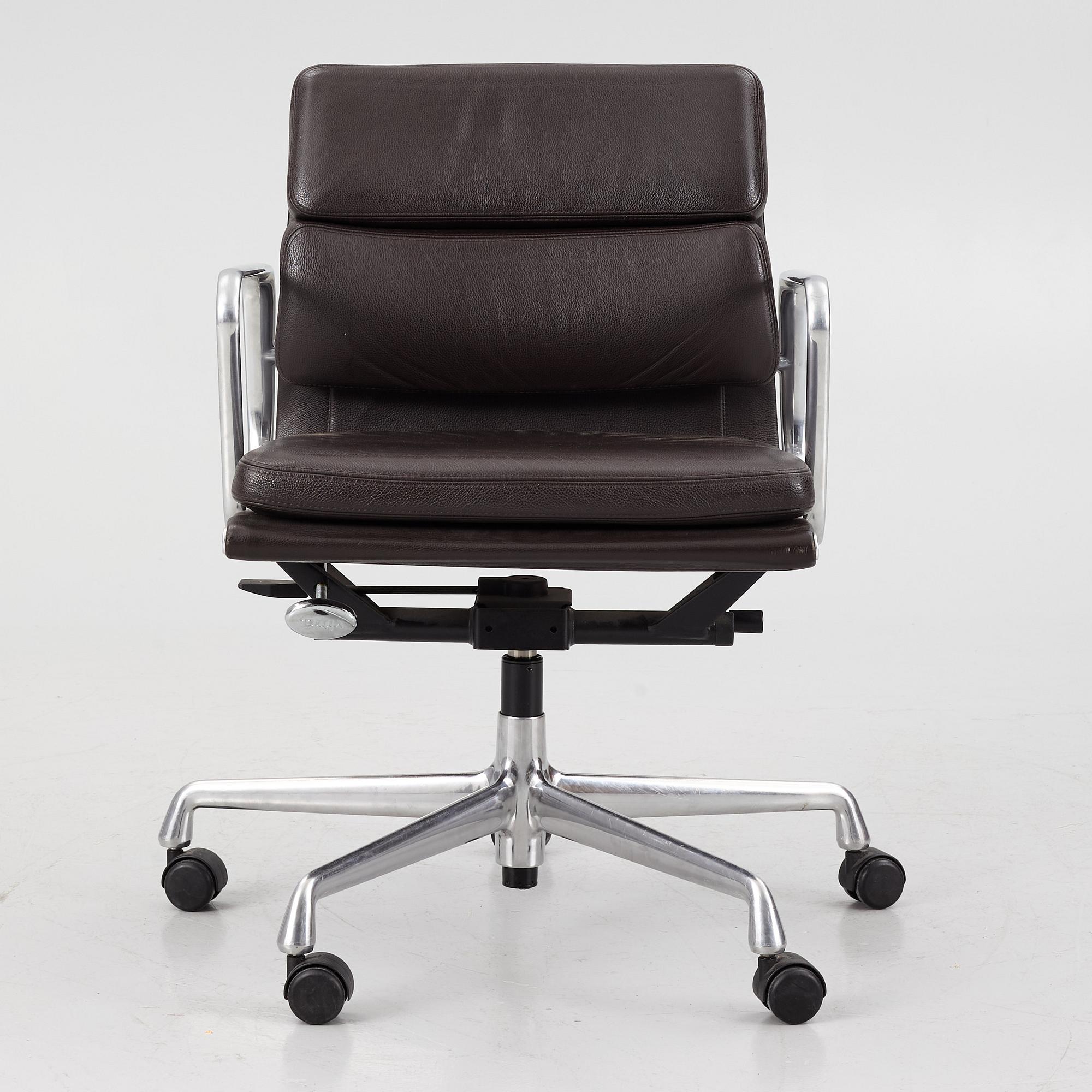 Charles & Ray Eames, kontorsstol, "Soft Pad Chair EA217", Vitra.