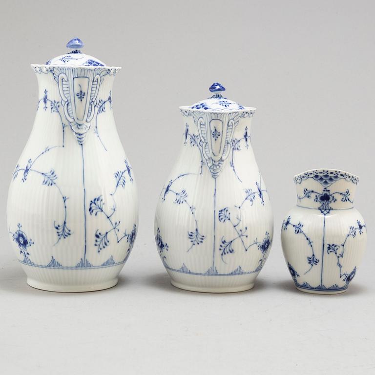 ROYAL COPENHAGEN, servis, 80 delar, porslin, "Musselmalet Helblond", Danmark.