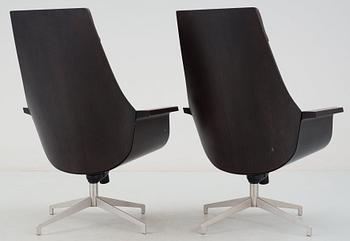 A pair of Jorge Pensi 'Bkai' brown lether and aluminium armchairs by Nueva Linea, Spain.