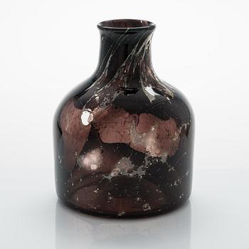 Kaj Franck, A glass vase signed Kaj Franck, Nuutajärvi Notsjö.