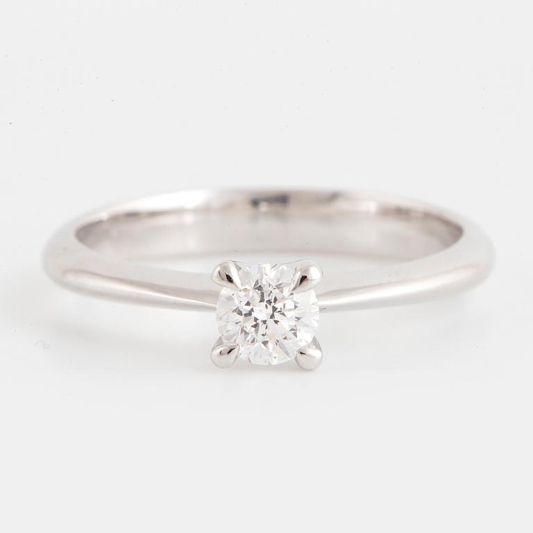 Solitaire 0,38 ct brilliant-cut diamond ring.