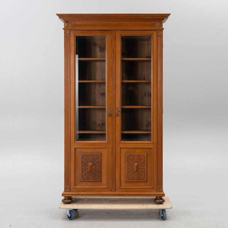 Bookcase, around the year 1900.
