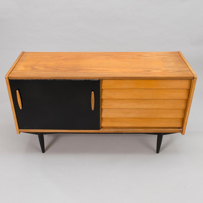 NILS JONSSON, sideboard / senkki, malli 222, (4008) lisenssivalmistaja Asko 1950/60-luku.